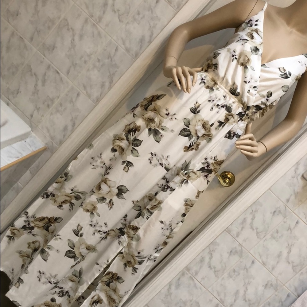 IVORY FLORAL MAXI DRESS - Picture 2 of 6